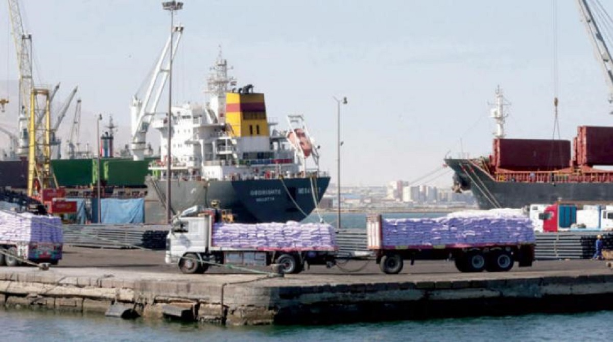 Russian air conditioner, car, and petrochemical factories en route in Egypt